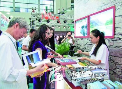 我州名優(yōu)特產品“叫賣”文博會