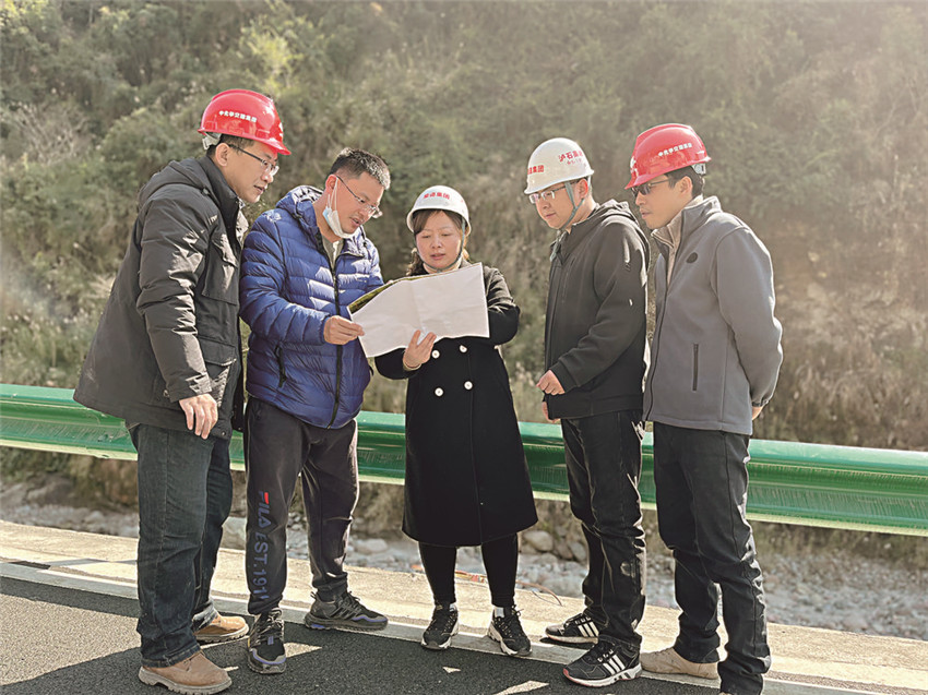 胡媛與同.jpg 胡媛與同.jpg