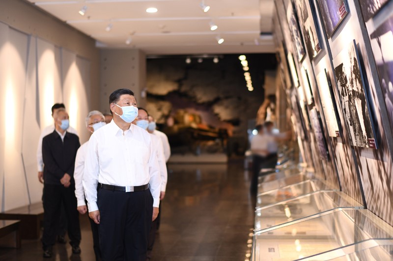 2022年8月16日至17日，中共中央總書記、國(guó)家主席、中央軍委主席習(xí)近平在遼寧考察。這是16日下午，習(xí)近平在錦州市考察遼沈戰(zhàn)役紀(jì)念館。 新華社記者 燕雁 攝