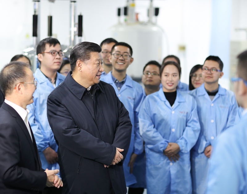 2019年1月17日，習(xí)近平在天津南開大學(xué)元素有機(jī)化學(xué)國(guó)家重點(diǎn)實(shí)驗(yàn)室同師生親切交流。