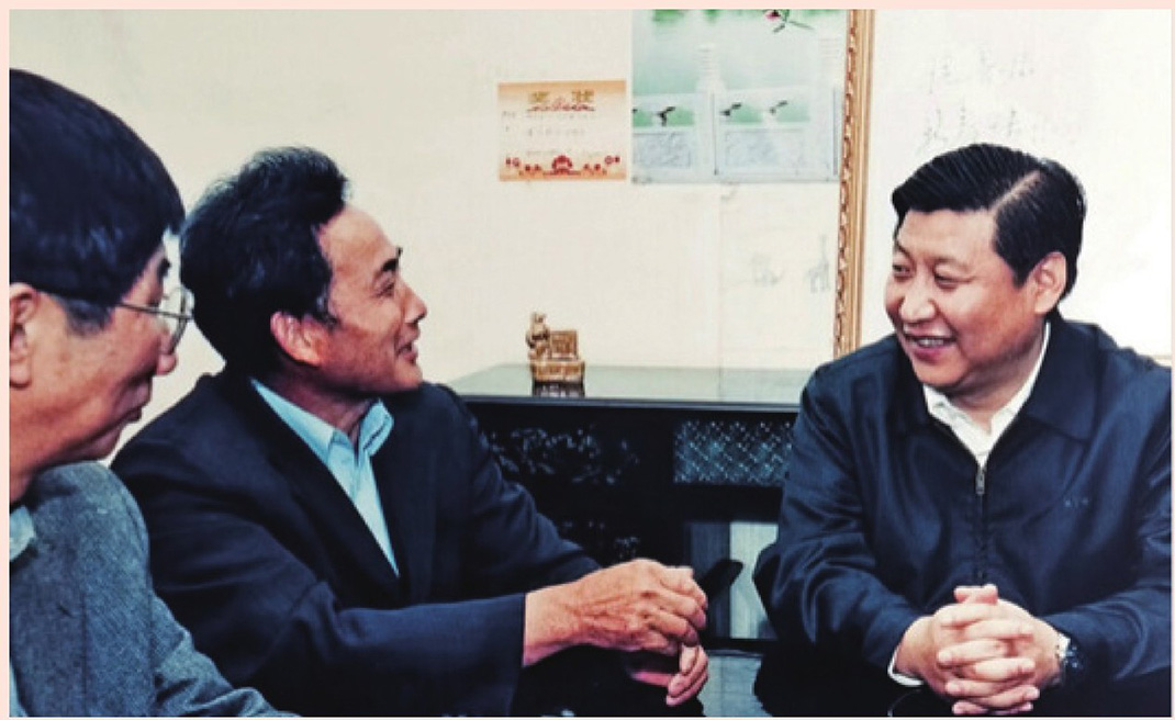 2003年4月24日，時(shí)任浙江省委書記習(xí)近平在浙江下姜村調(diào)研。